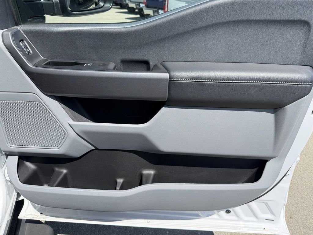 New 2026 Oxford White Ford F-250® XLT image 9