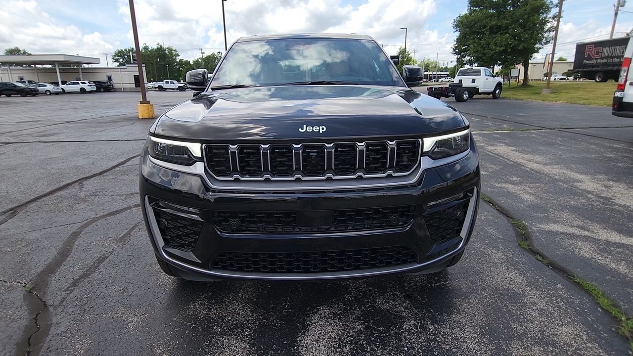 New 2026 Diamond Black Crystal Pearl-Coat Exterior Paint Jeep Summit image 3