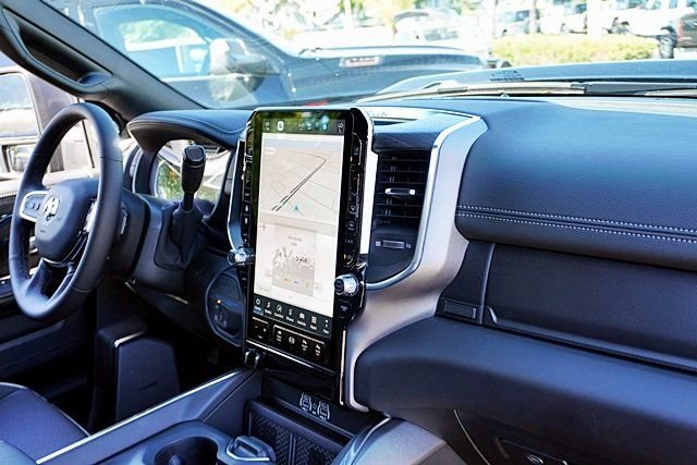 New 2026 Diamond Black Crystal Pearl-Coat Exterior Paint RAM Laramie image 16