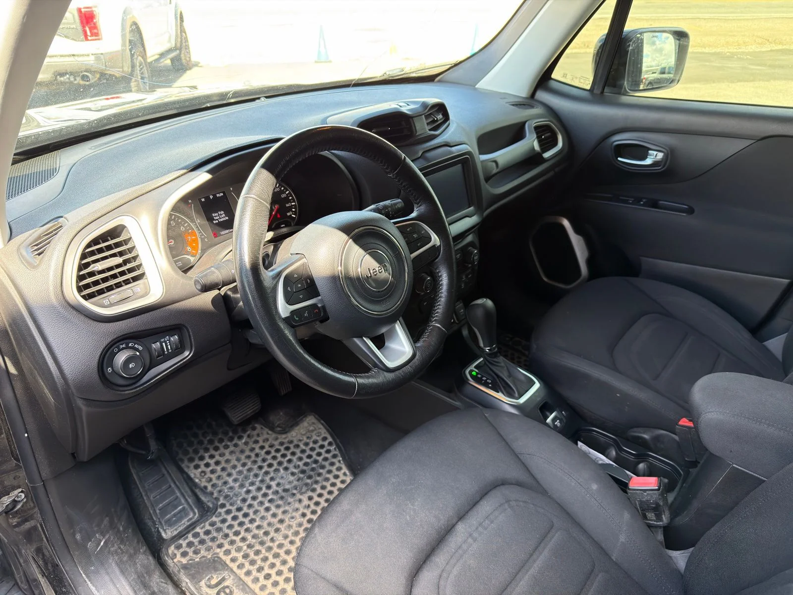 Used 2018 Black Jeep Latitude image 8