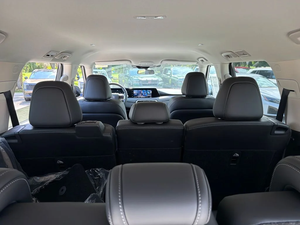2026 Nissan Armada SV - Photo 31