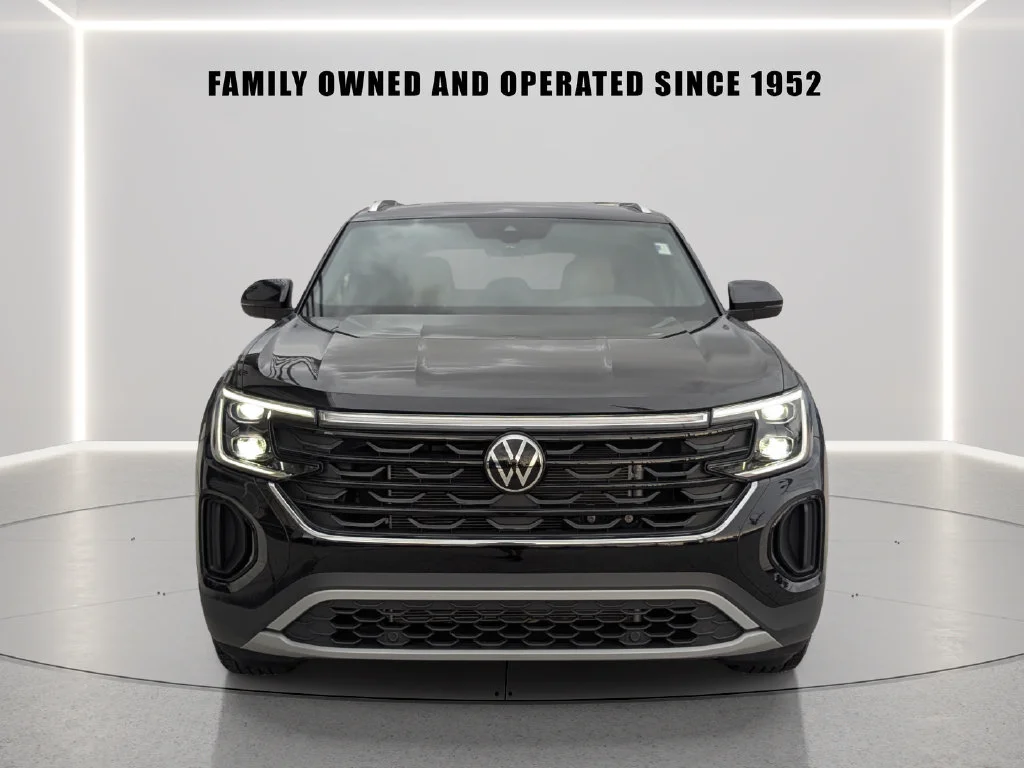Used 2025 Black Volkswagen 2.0T SE image 3