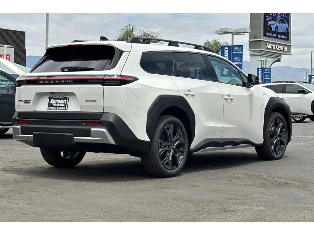 New 2026 CRYSTAL WHITE PEARL Subaru Limited image 3