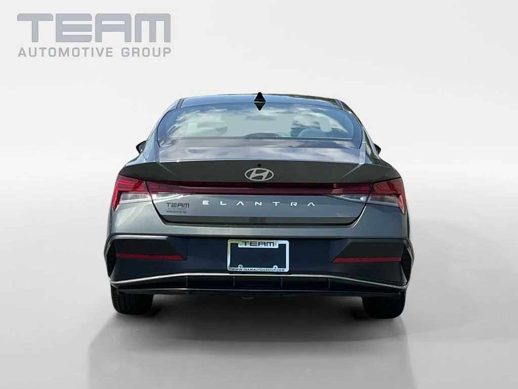 Used 2025 Gray Hyundai SEL Convenience image 6