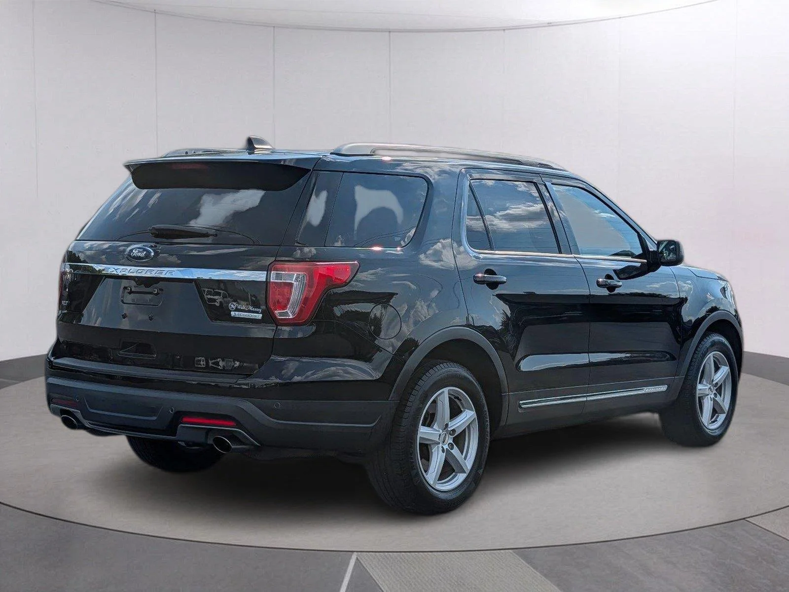 Used 2018 Shadow Black Ford XLT image 5