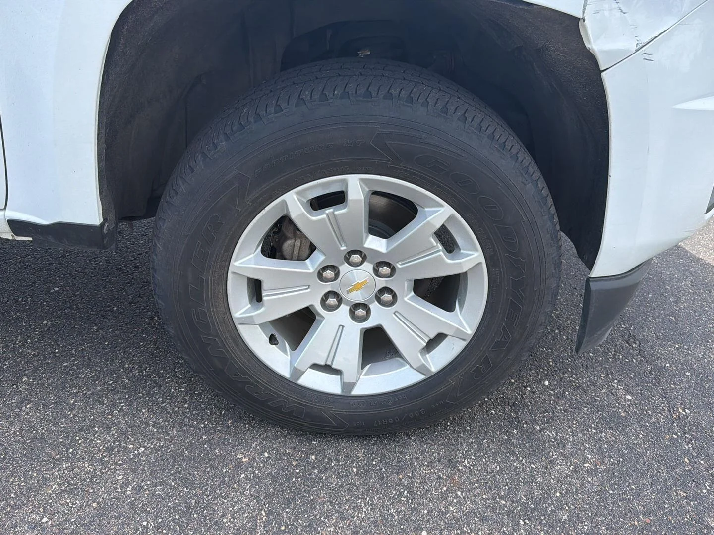 Used 2020 Summit White Chevrolet 4WD LT image 9