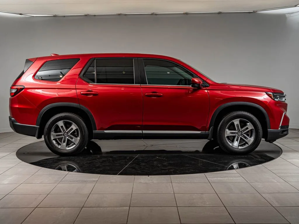 Used 2025 Radiant Red Metallic Ii Honda EX-L image 4