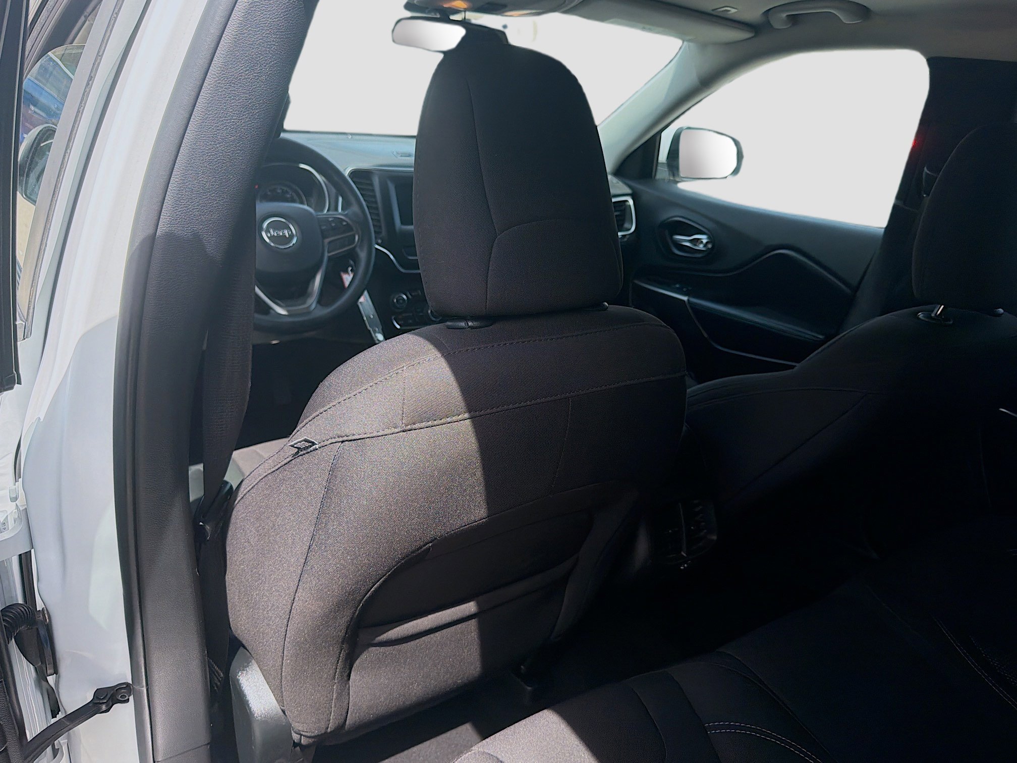 Used 2019 Bright White Clearcoat Jeep Latitude image 23