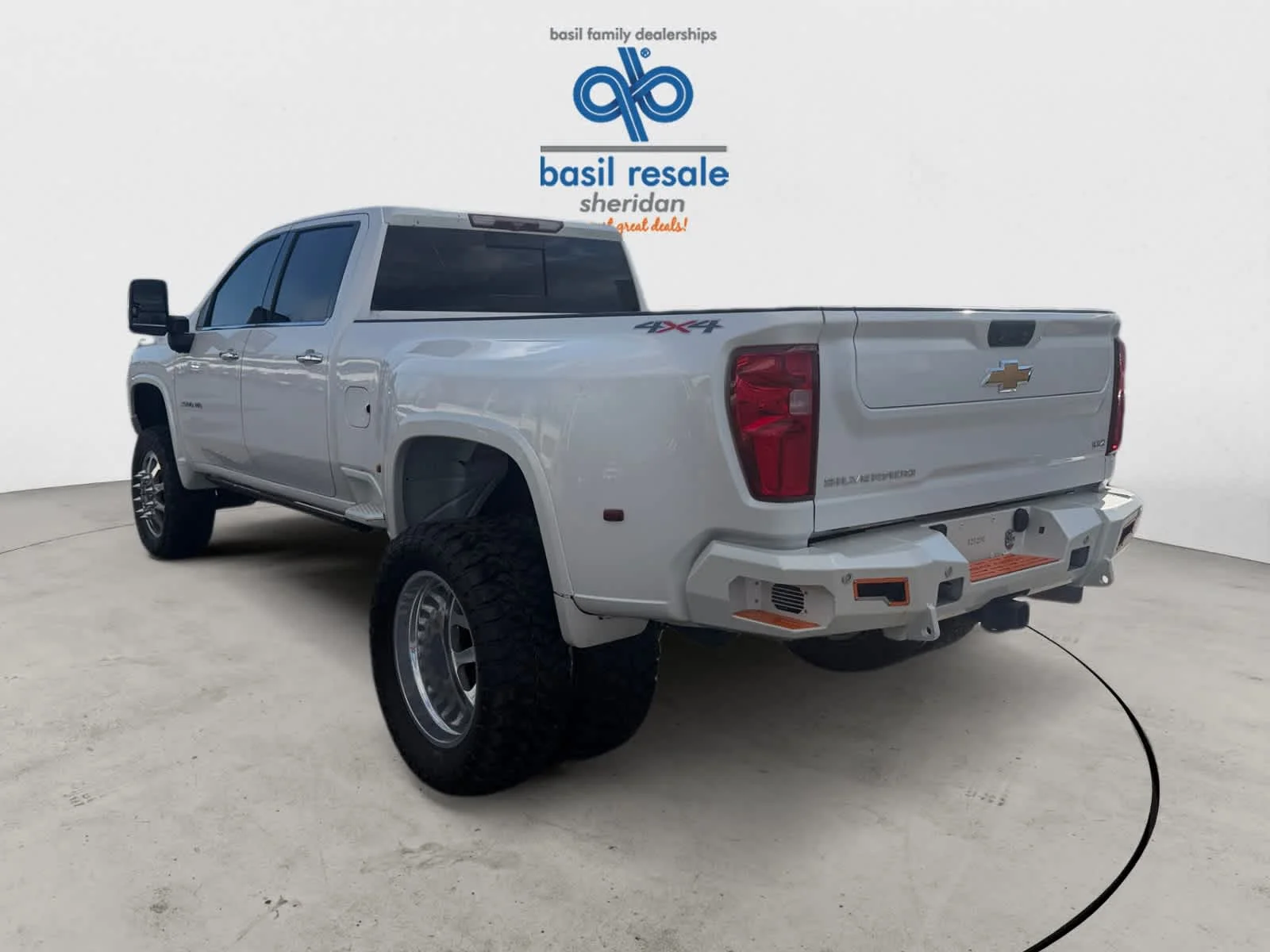 Used 2022 Iridescent Pearl Tricoat Chevrolet LTZ image 4