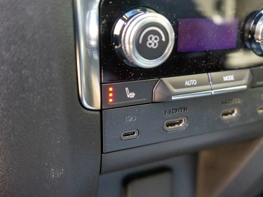 2026 GMC Yukon XL Denali - Photo 17