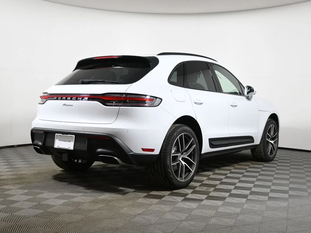 2026 Porsche Macan T - Photo 7