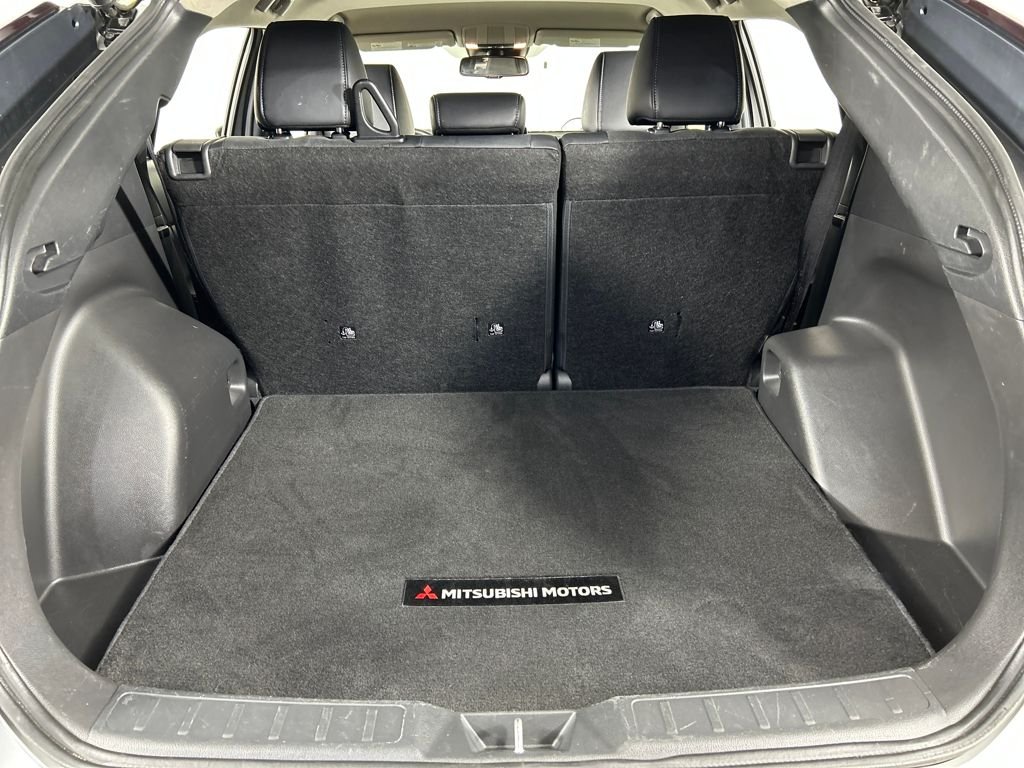 Used 2025 Silver Mitsubishi SE image 18