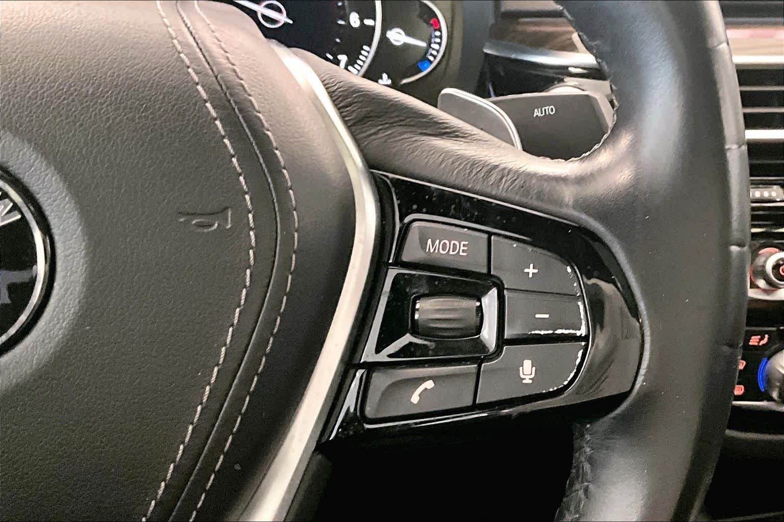 Used 2019 Alpine White BMW 540i image 22