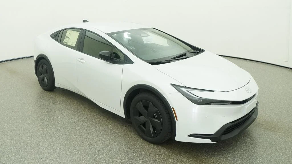 New 2027 Wind Chill Pearl Toyota LE image 10