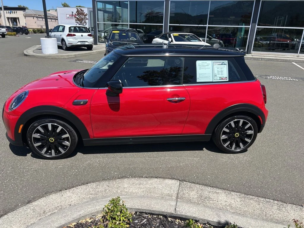Used 2024 MINI Hardtop 2 Door SE with VIN WMW13DJ04R2V87738 for sale in Corte Madera, CA