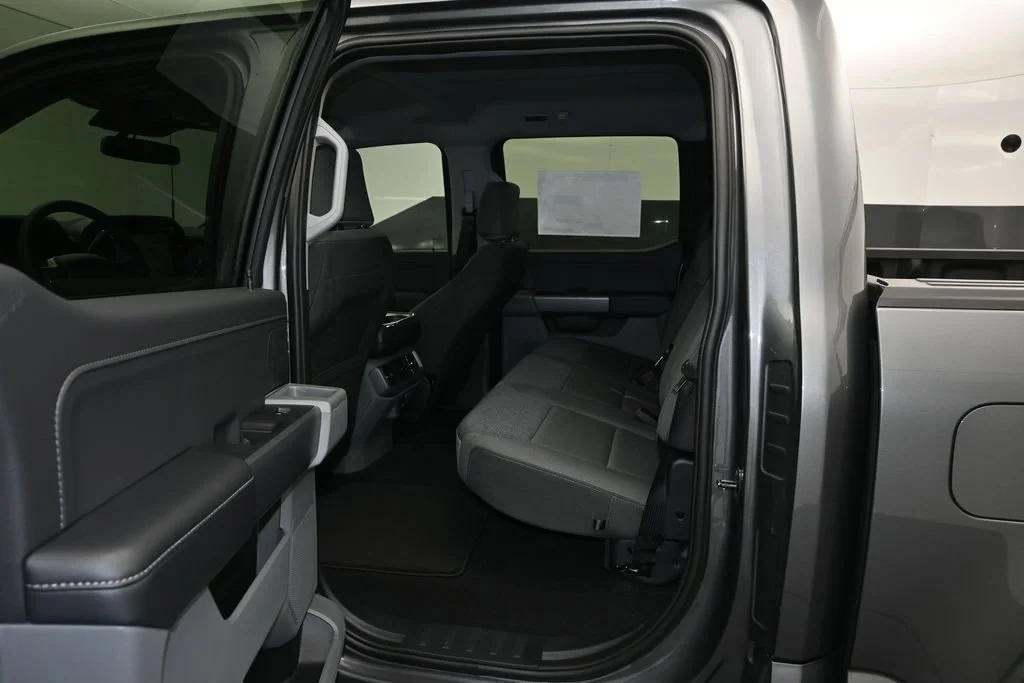 New 2026 Carbonized Gray Metallic Ford XLT image 18