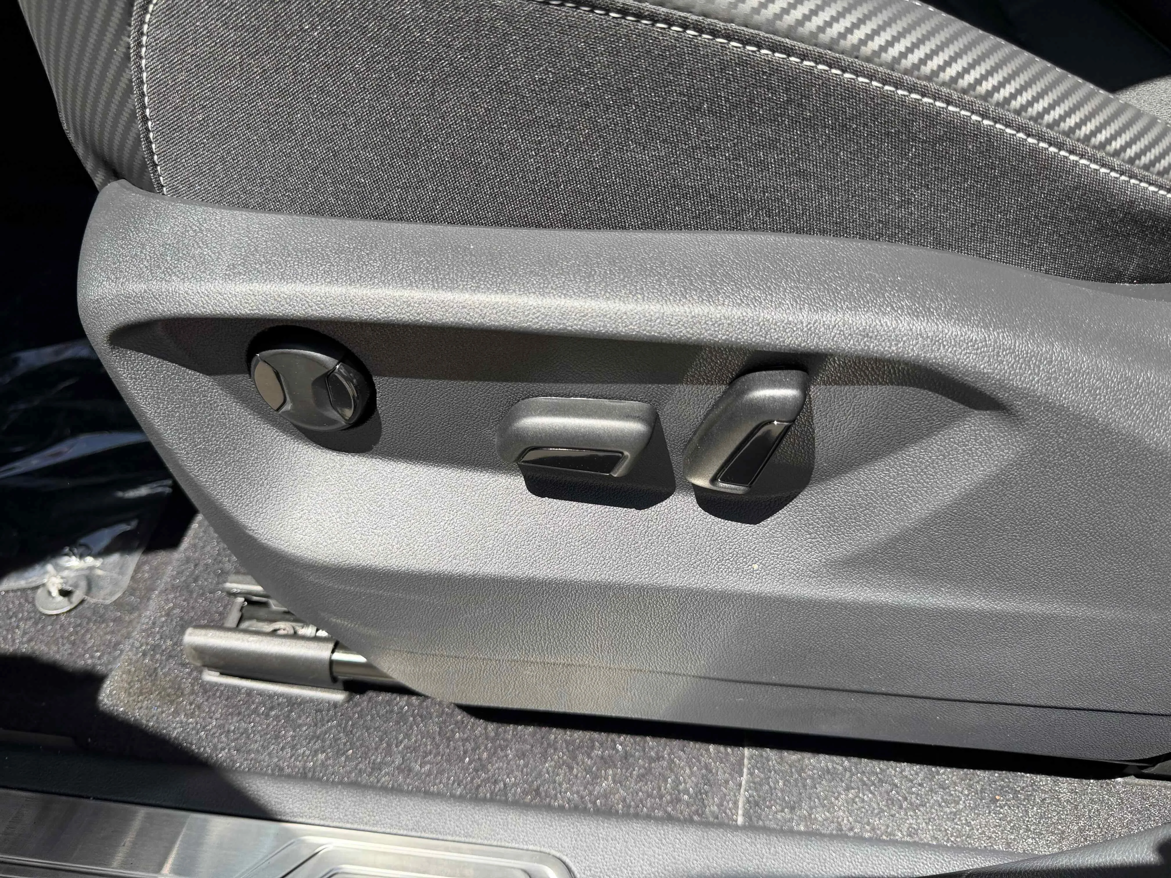 New 2026 Gray Volkswagen 2.0T SE w/Technology image 15