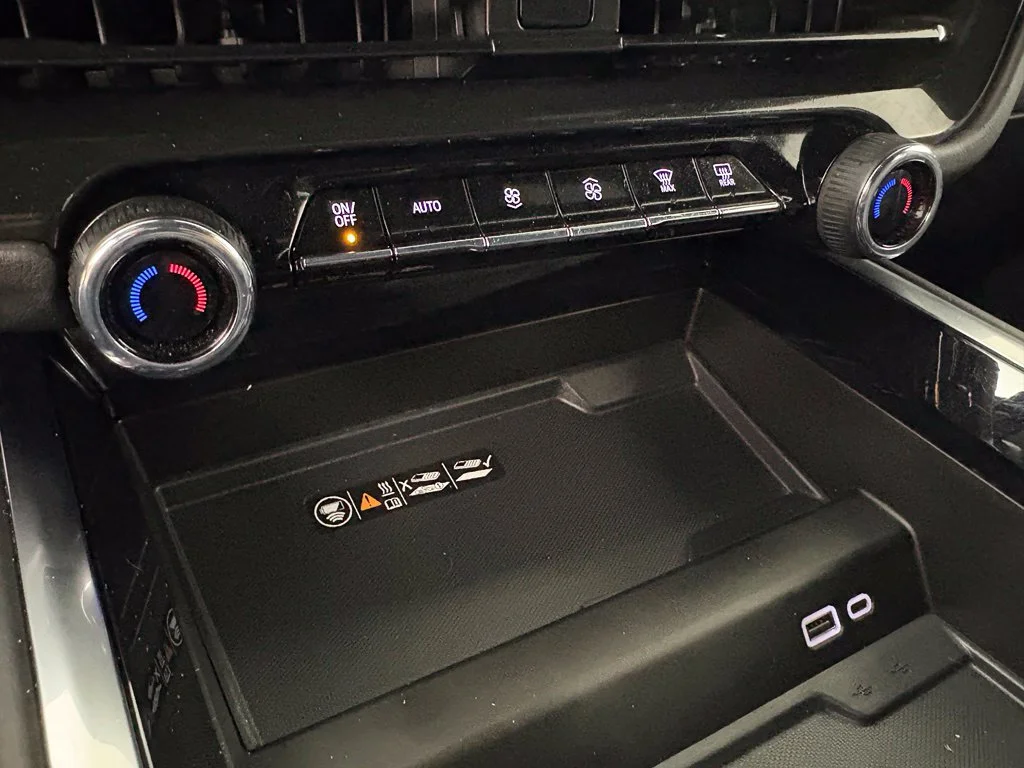 Used 2025 Black Chevrolet Z71 image 41
