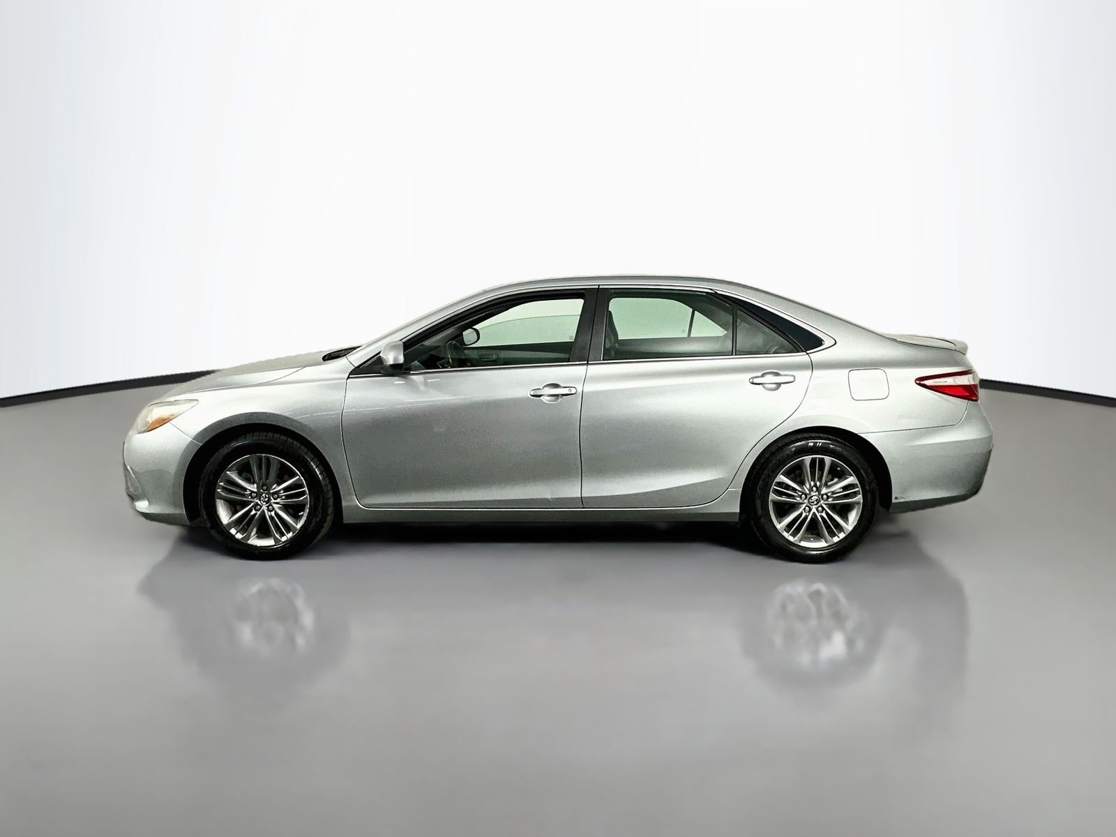 Used 2016 Celestial Silver Metallic Toyota SE image 4