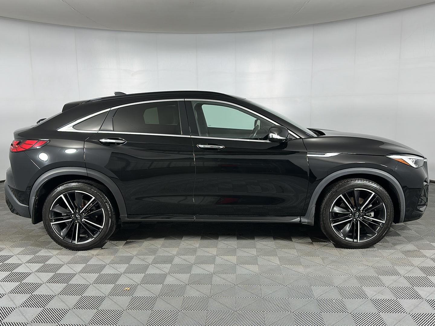 Certified Used 2022 Black Obsidian INFINITI ESSENTIAL image 33
