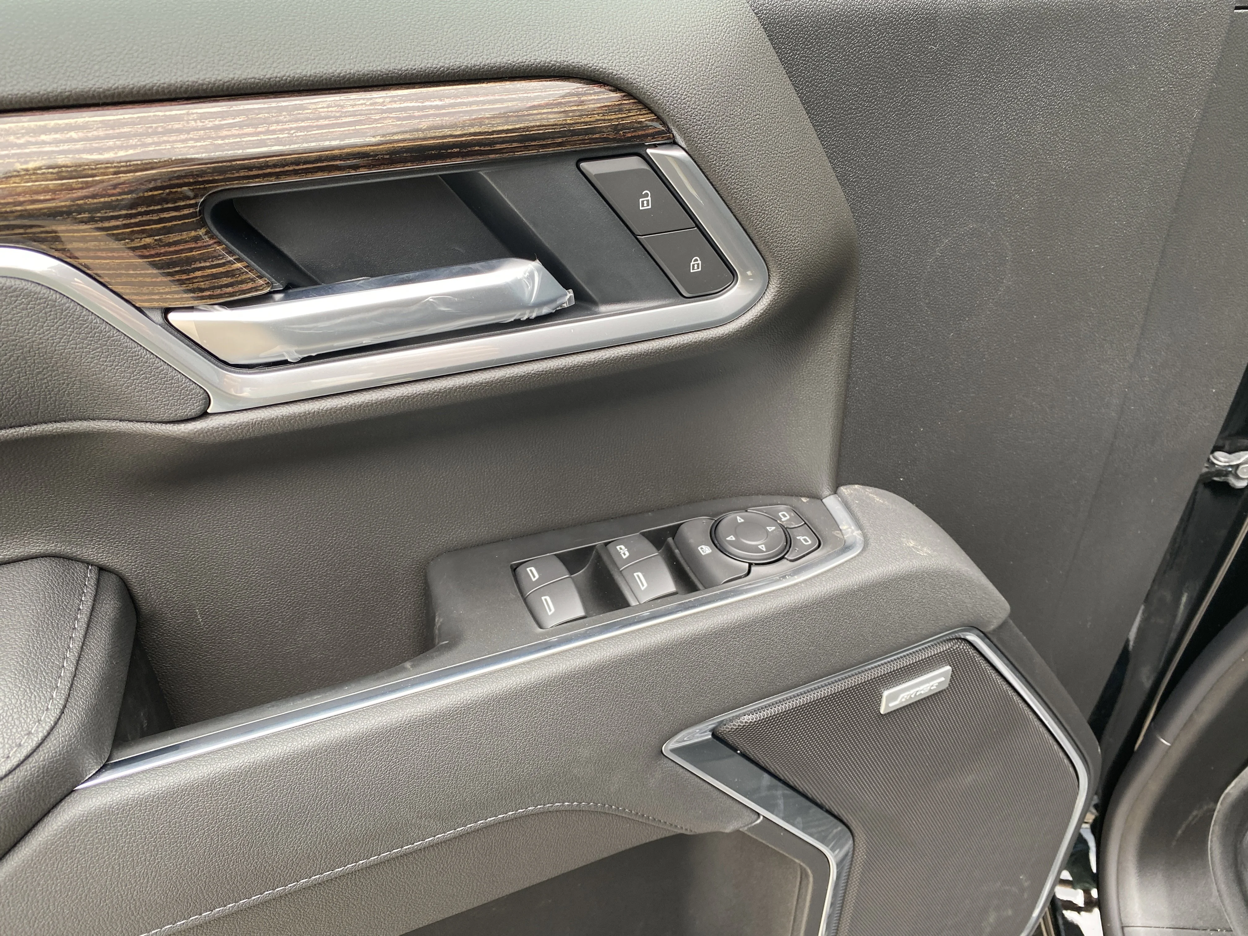 New 2026 ONYX BLACK GMC Elevation image 26