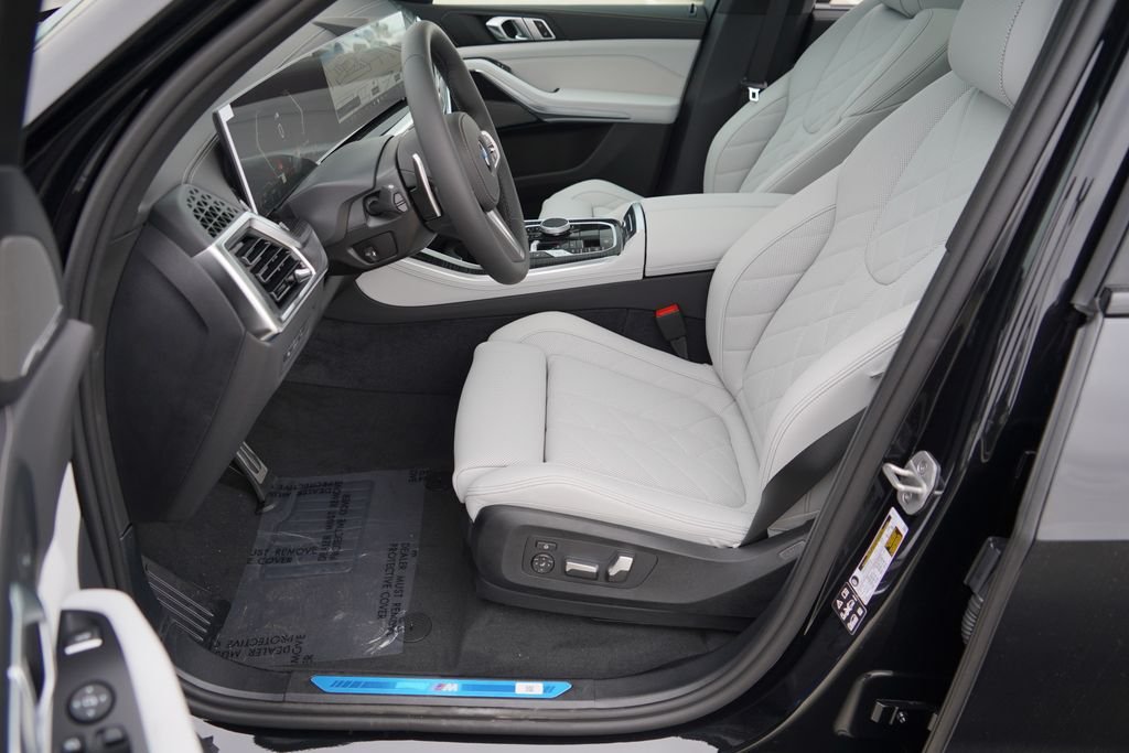 New 2026 Black Sapphire Metallic BMW xDrive40i image 9