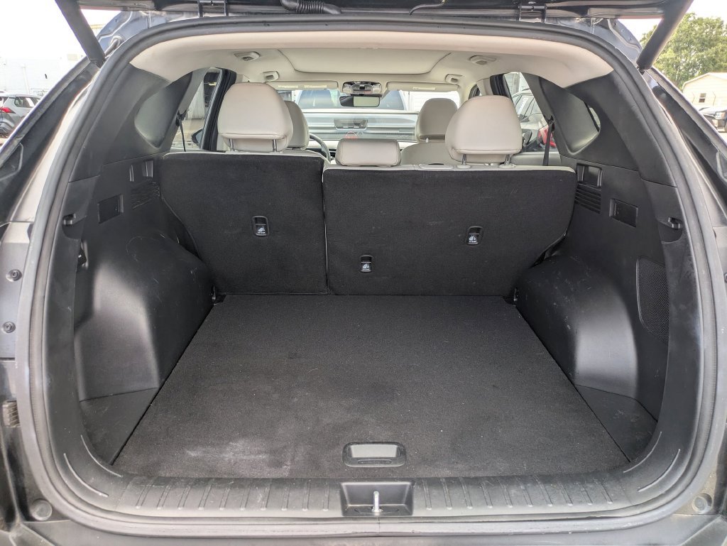 Used 2022 Black Hyundai Limited image 26