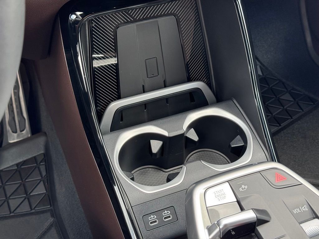 Used 2025 White BMW M35i image 24