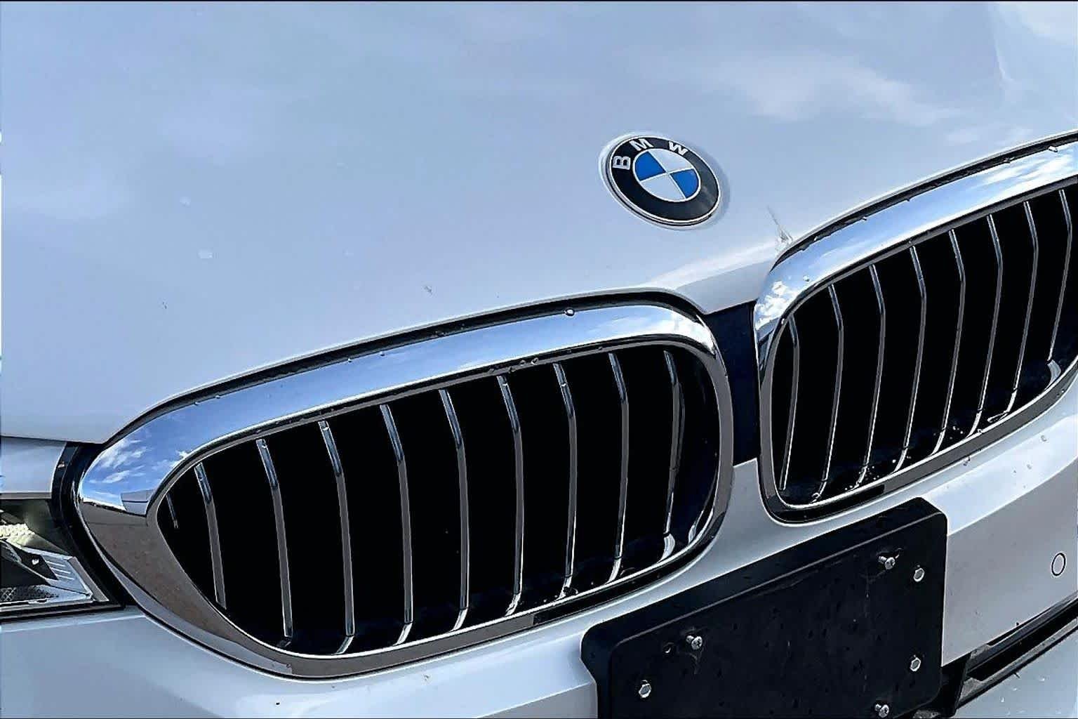 Used 2018 Mineral White Metallic BMW 530i image 28