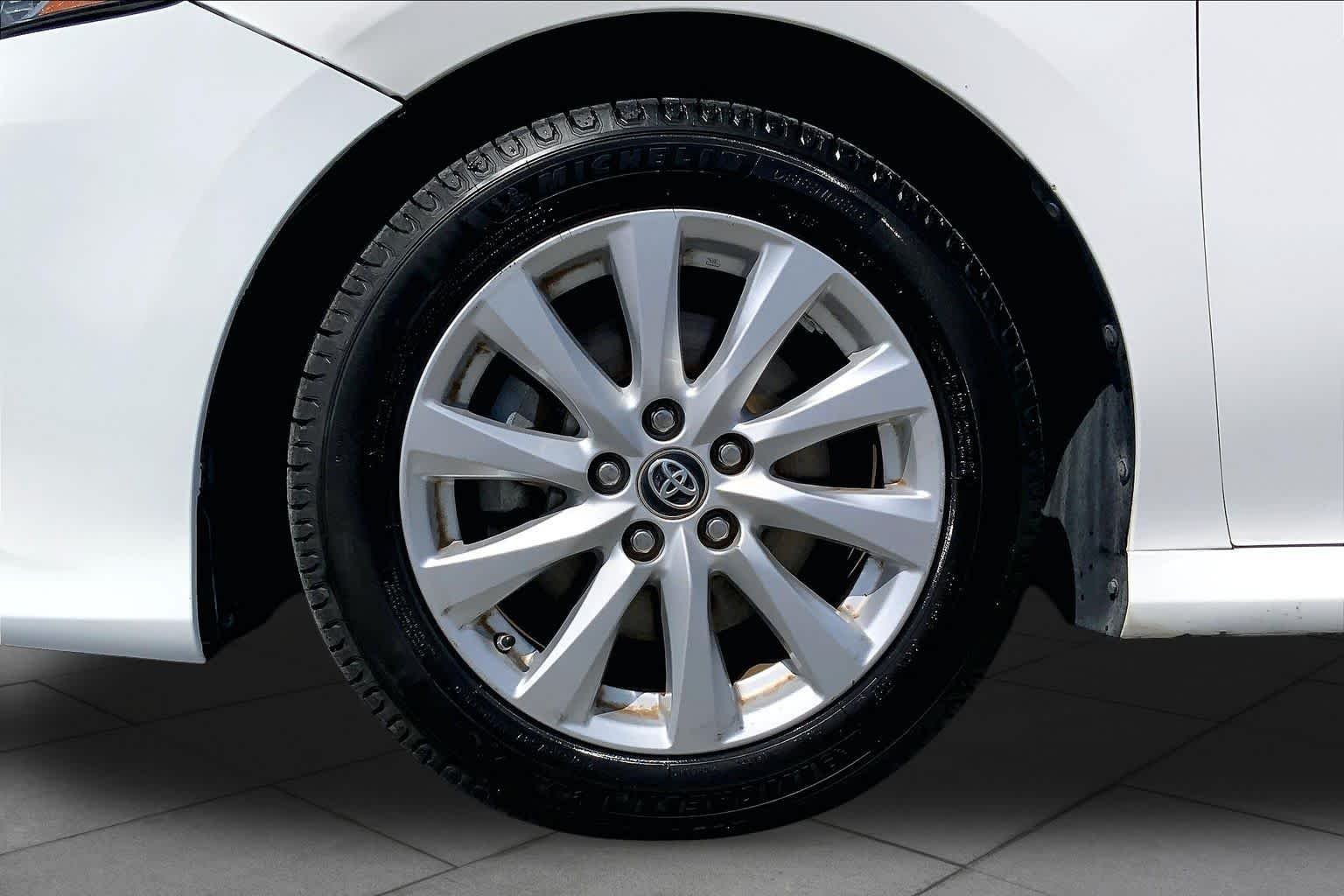 Used 2018 Super White Toyota LE image 11