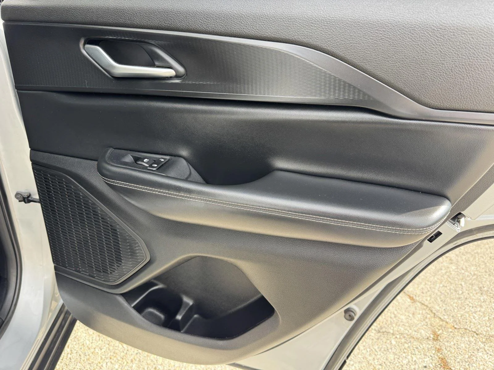 Used 2023 Silver Zynith Jeep Altitude image 11