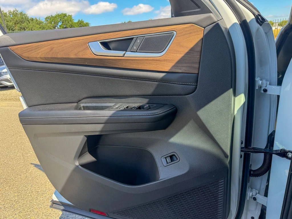 New 2026  Volkswagen SE w/Technology image 14