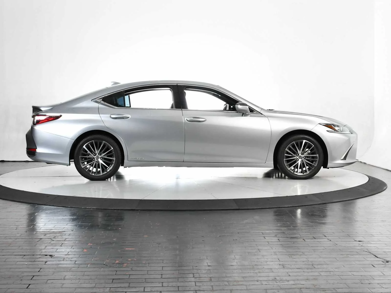 Certified Used 2022 IRIDIUM Lexus  image 8