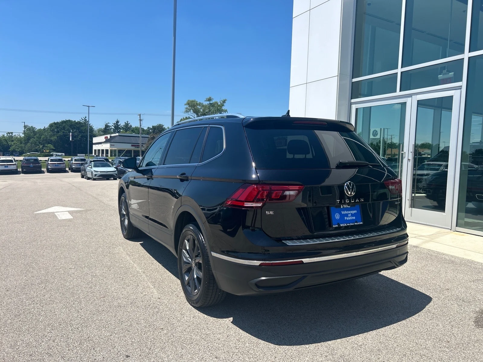 Used 2022 Black Volkswagen 2.0T SE 4MOTION image 3