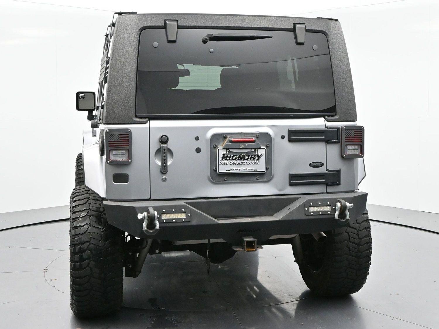 Used 2017 Billet Silver Metallic Clearcoat Jeep Smoky Mountain image 6