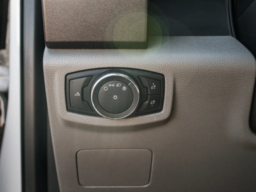 Used 2020 Oxford White Ford XL image 12