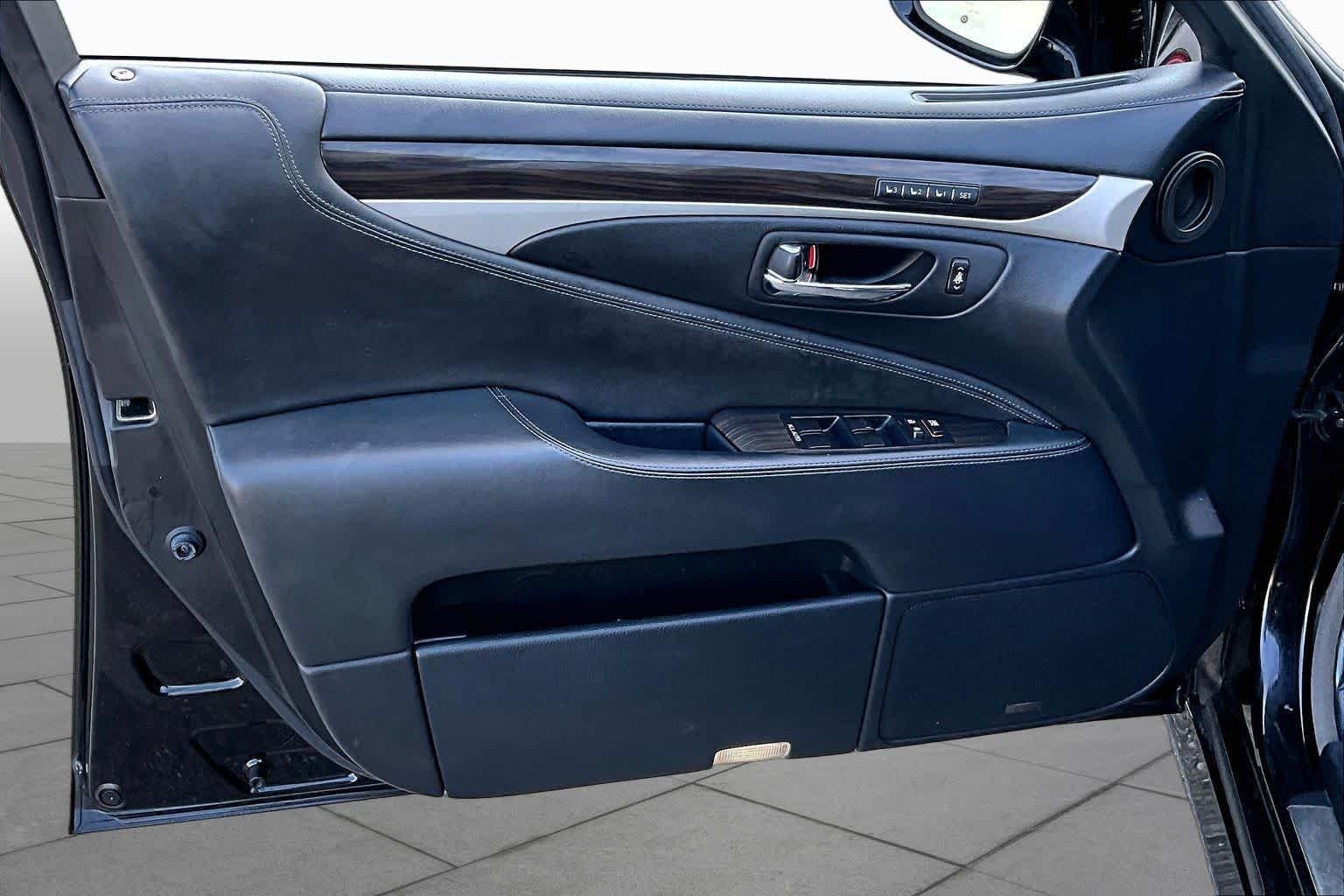 Used 2014 Obsidian Lexus L image 21