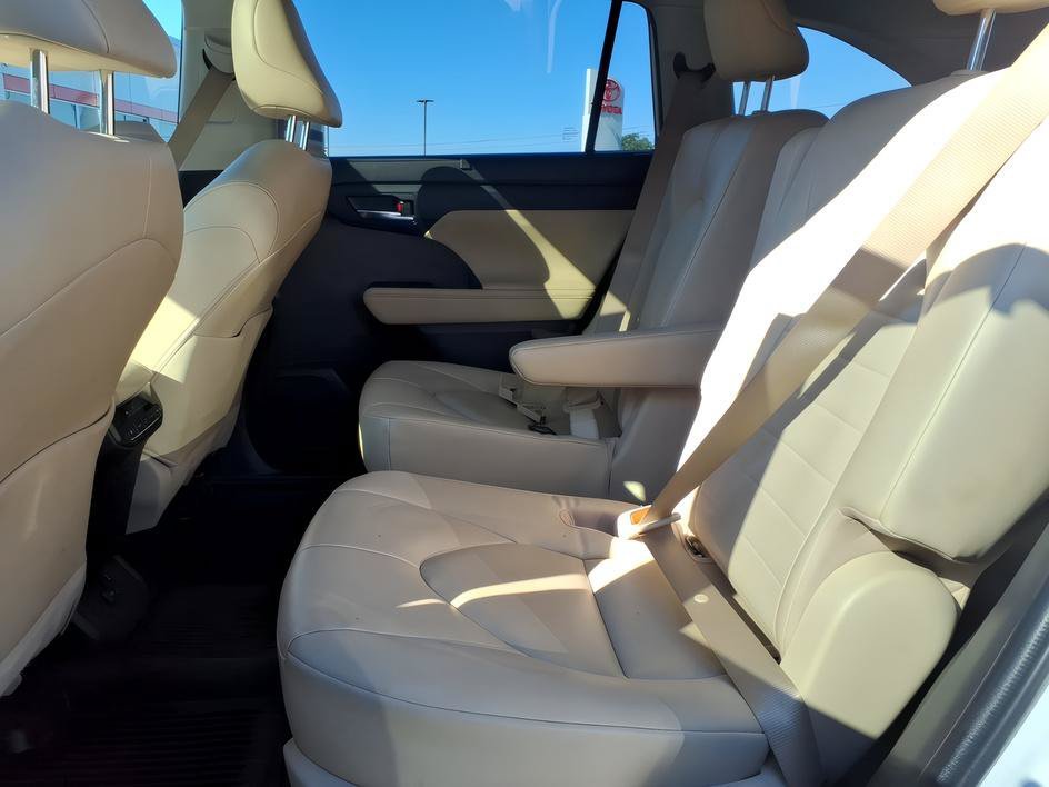 Used 2023 Pearl Toyota XLE image 13