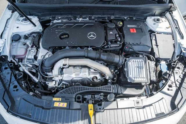 New 2026 Polar White Mercedes-Benz GLB 250 image 20