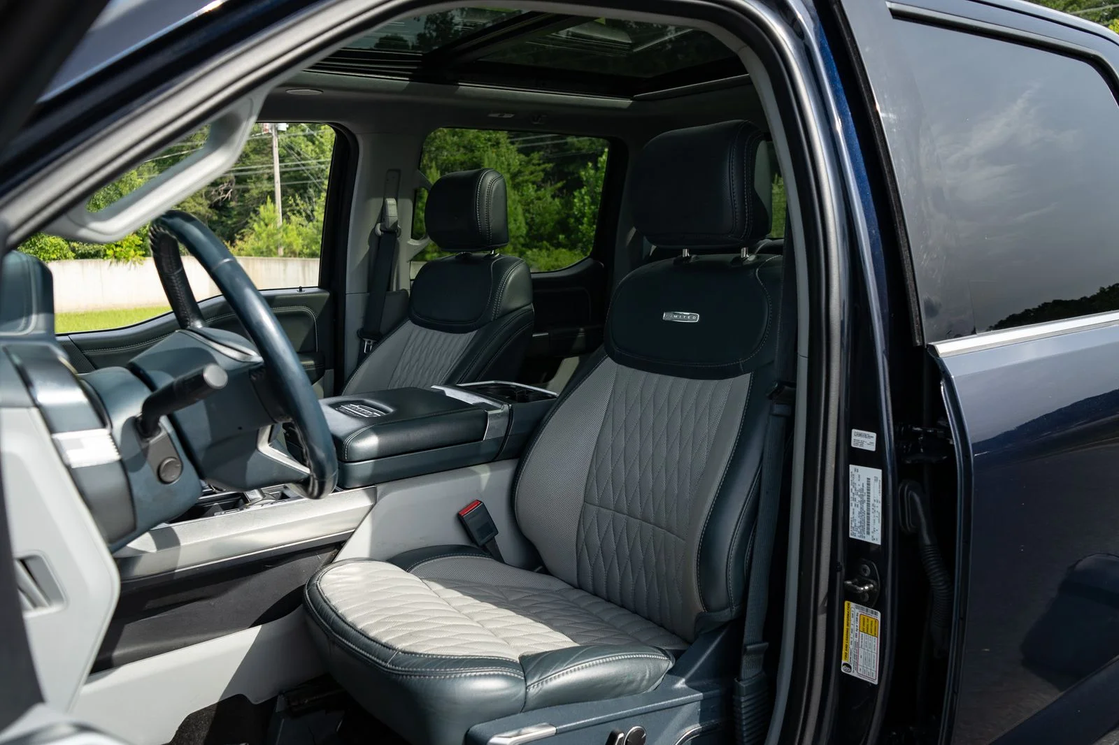 Used 2023 Blue Ford Limited image 15