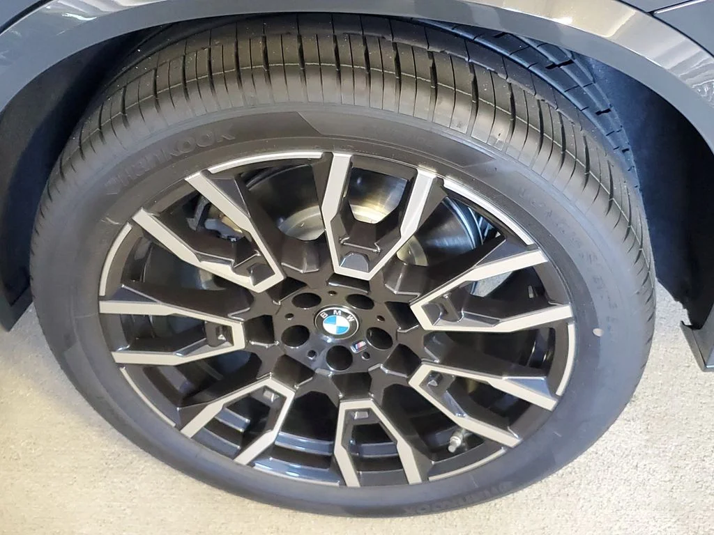 Used 2026 Dravit Grey Metallic BMW sDrive40i image 5