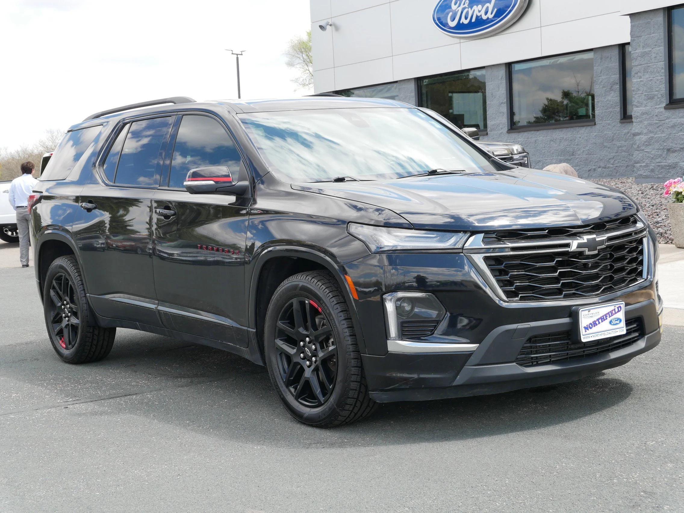 Used 2022 Chevrolet Traverse Premier with VIN 1GNEVKKW0NJ137002 for sale in Northfield, Minnesota