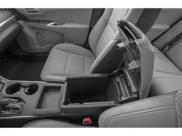 Used 2015  Toyota SE image 18