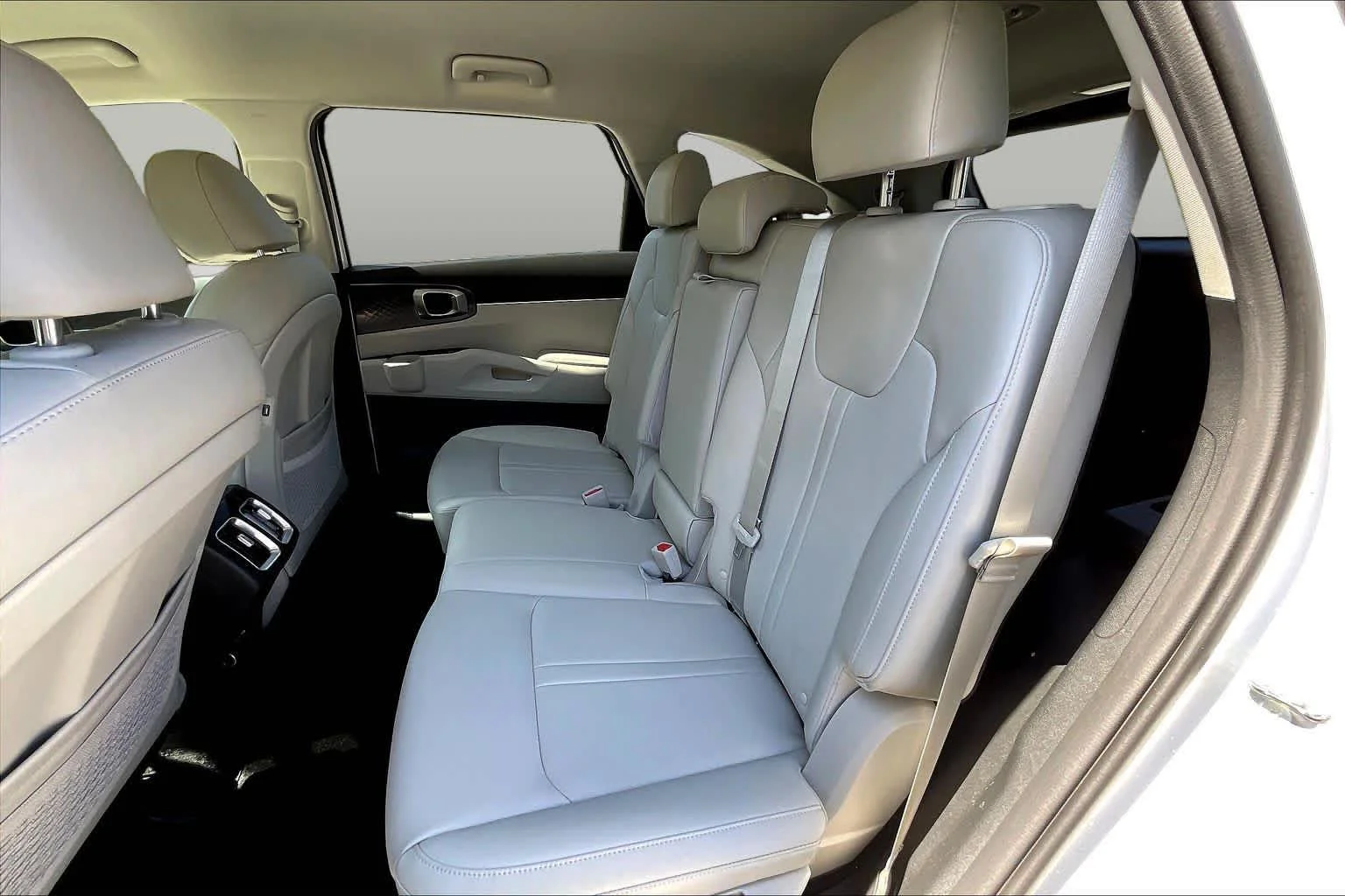 Used 2023 Glacial White Pearl Kia S image 19