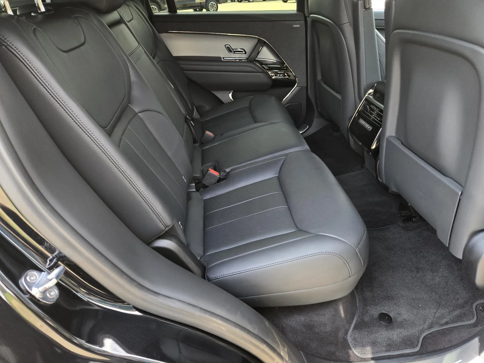 Certified Used 2025 Santorini Black Metallic Land Rover SE image 26