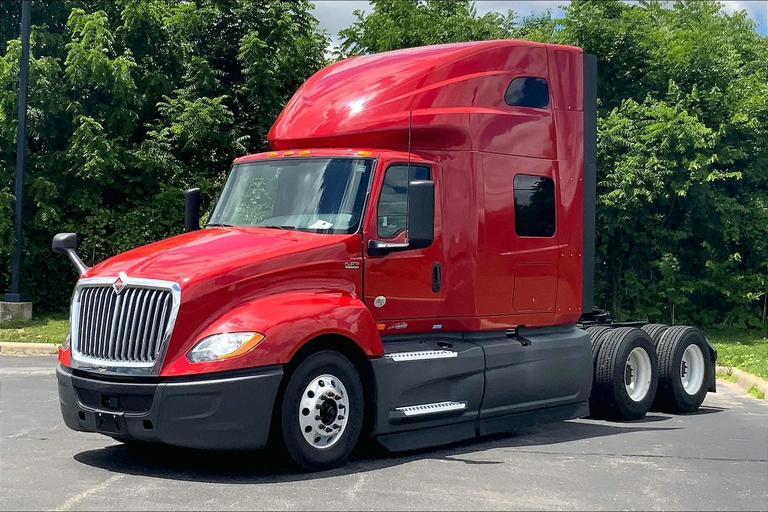 Used 2023 Red International  image 2