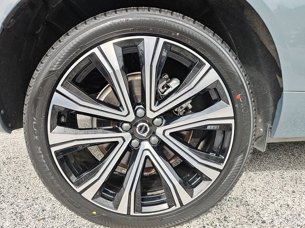 Used 2023 Gray Volvo Ultimate image 25