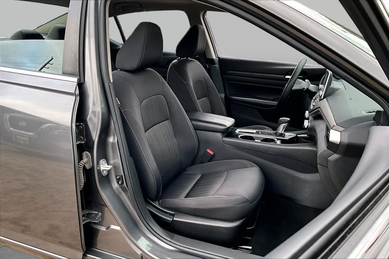 Used 2024 Gun Metallic Nissan 2.5 SV image 9