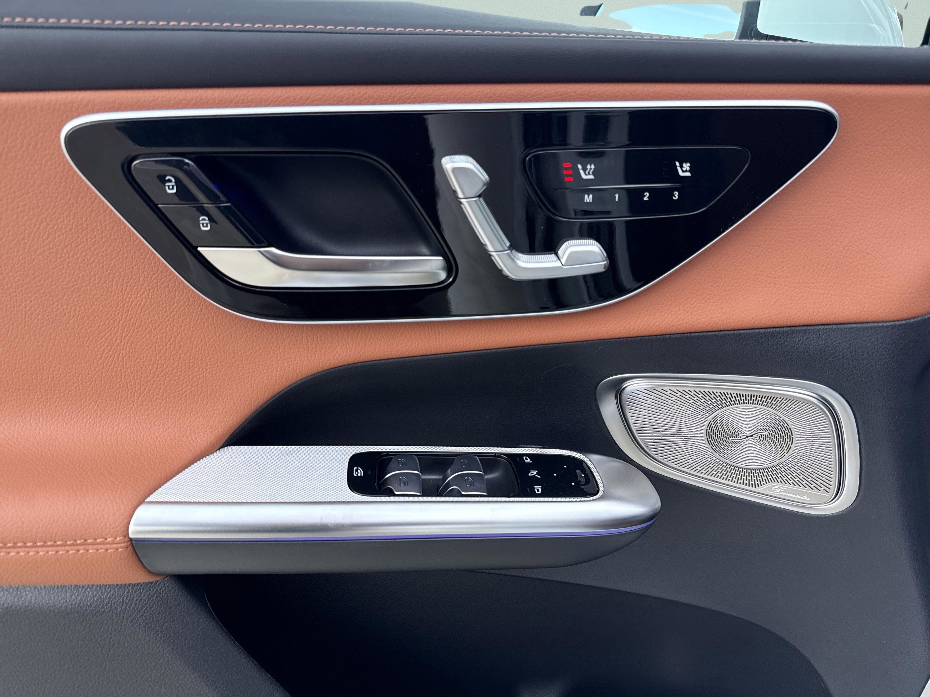 New 2026 Polar White Mercedes-Benz GLC 300 image 11