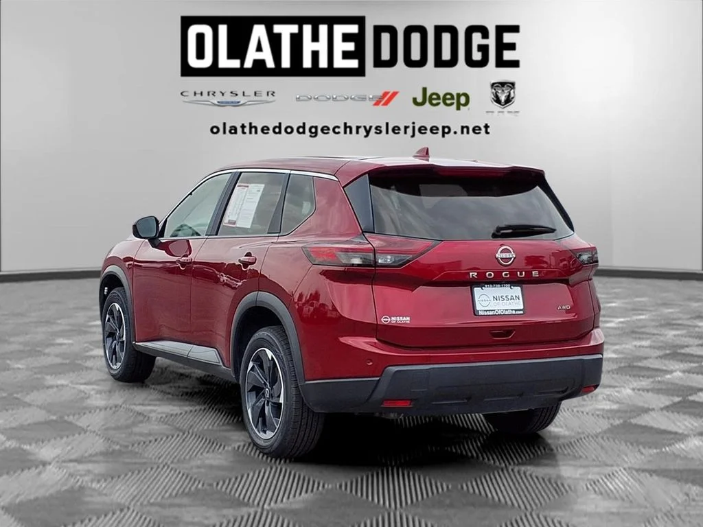 Used 2025 Red Nissan SV image 5